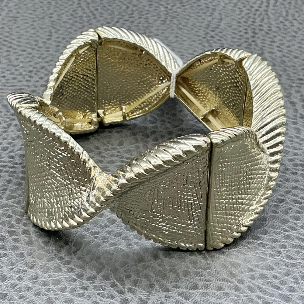 New York & Company Bracelet Gold Tone Wide Textured Leaf Womens 6.5 In Bangle